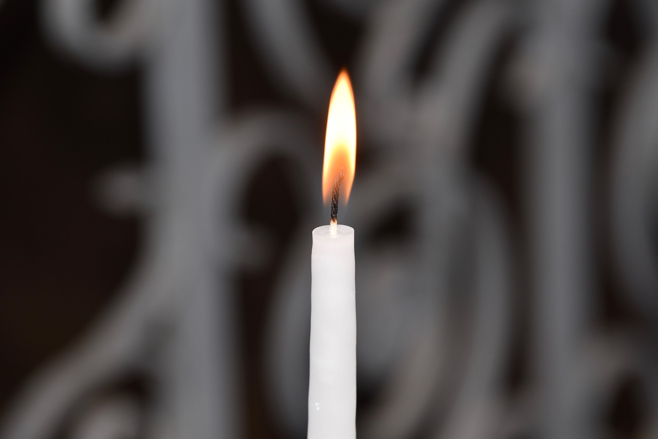 Significado de una vela blanca encendida